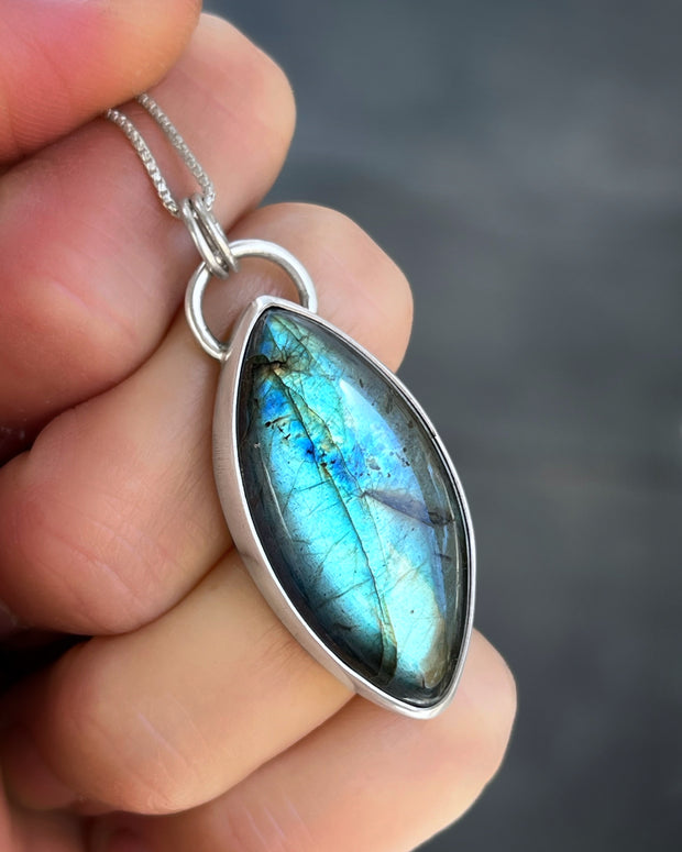 Flashy labradorite necklace in silver