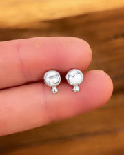 Howlite stud earrings in silver