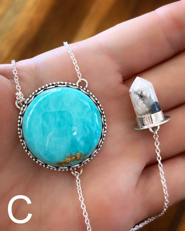 Turquoise & howlite lariat necklace in silver