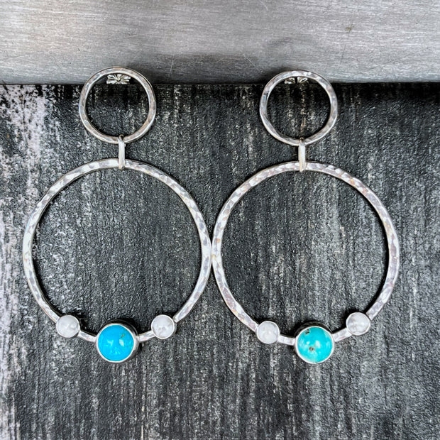 Turquoise & howlite hoop earrings in silver
