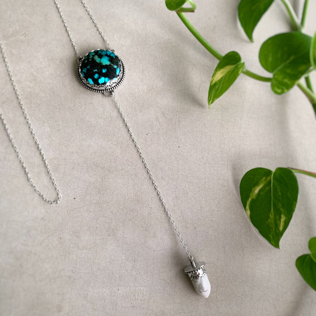 Turquoise & howlite lariat necklace in silver