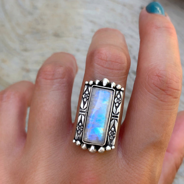 Small Victorian-style rectangular moonstone ring